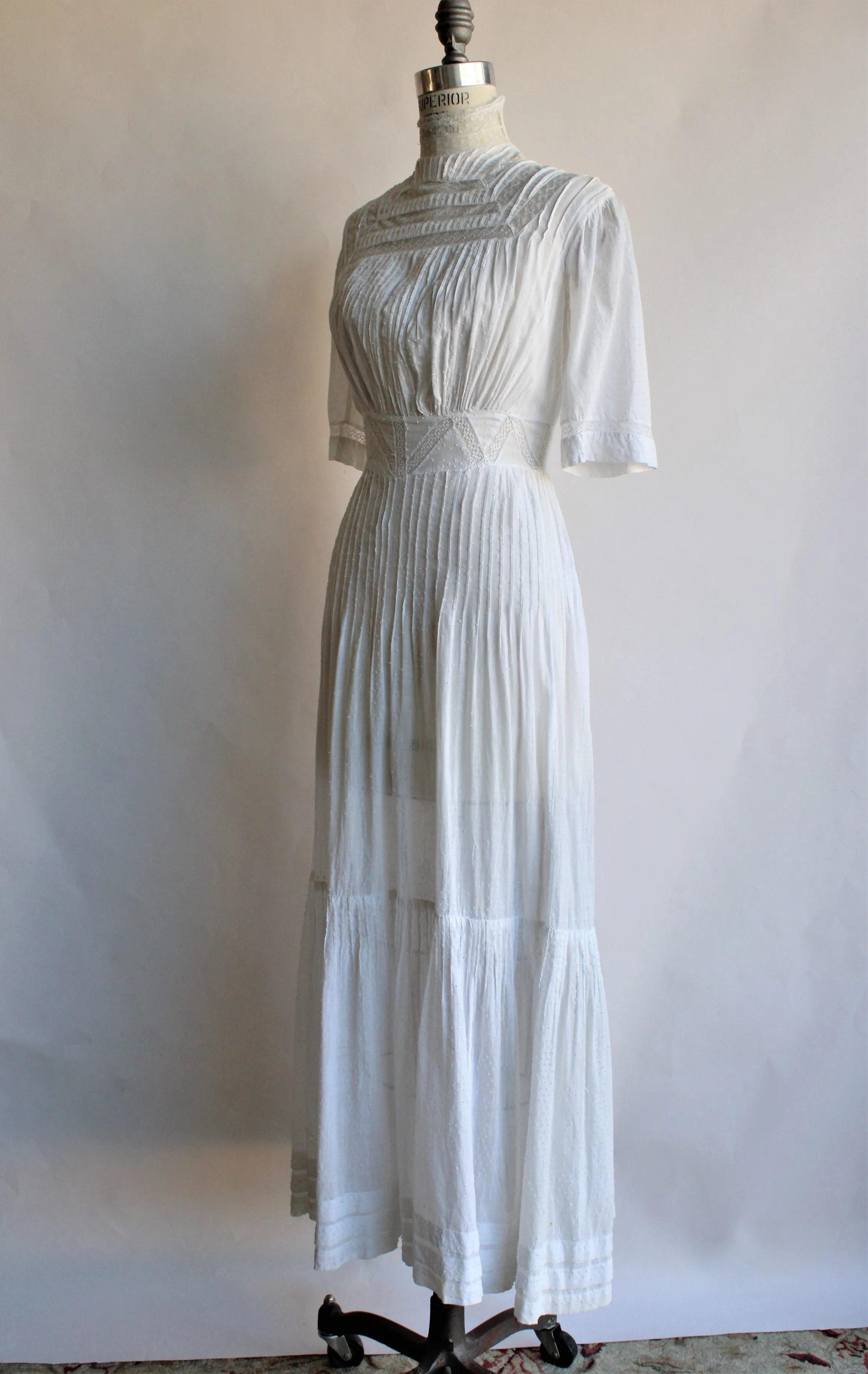 Antique Edwardian White Dress In Cotton and Lace