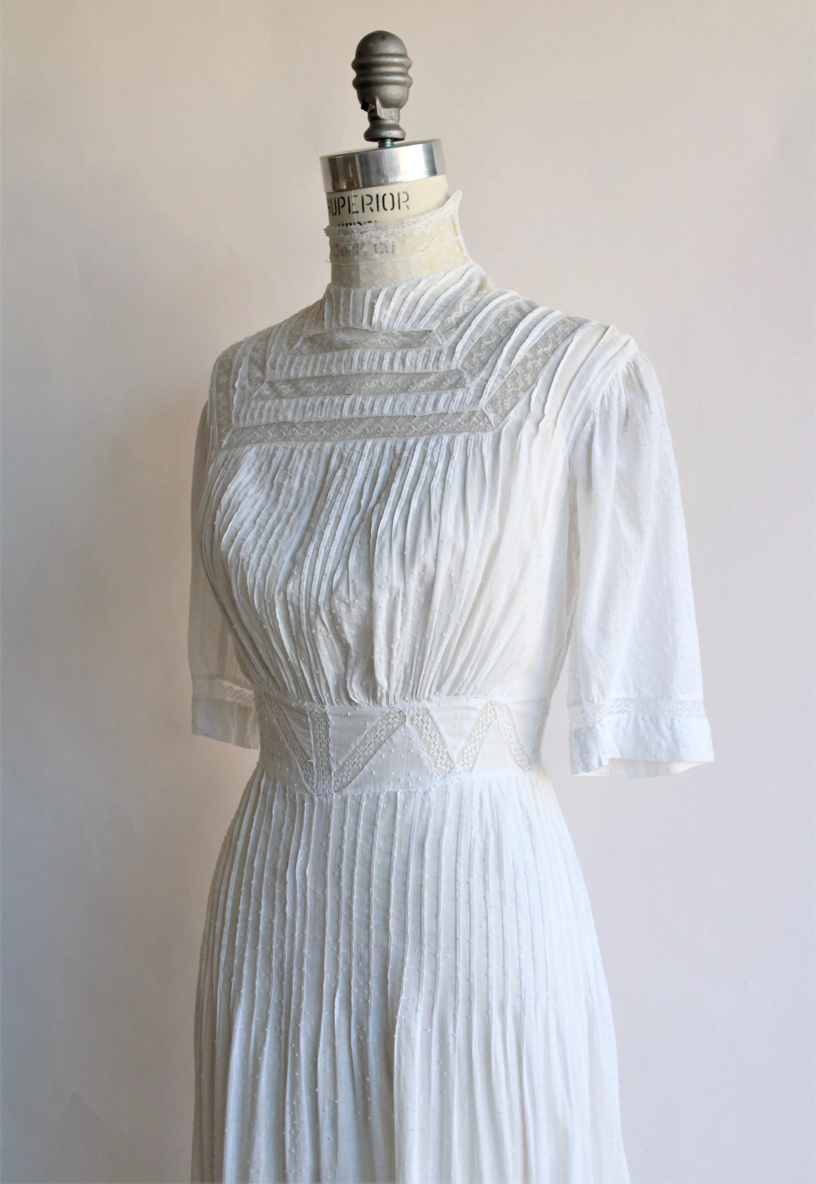 Antique Edwardian White Dress In Cotton and Lace