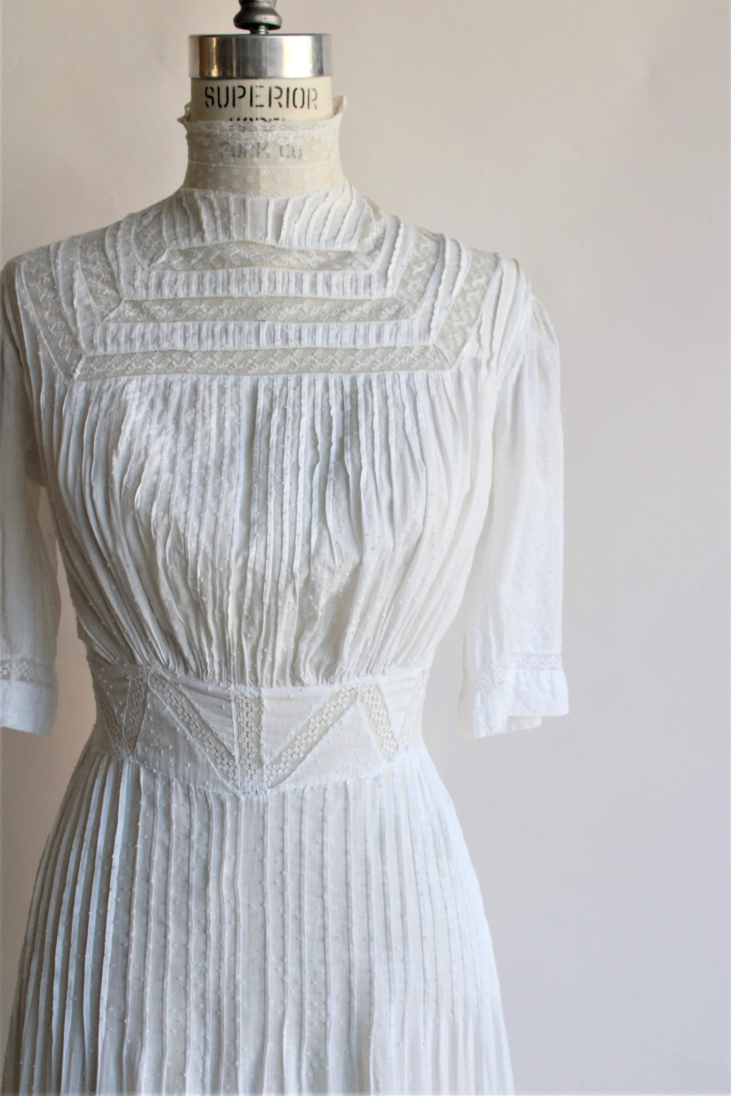 Antique Edwardian White Dress In Cotton and Lace