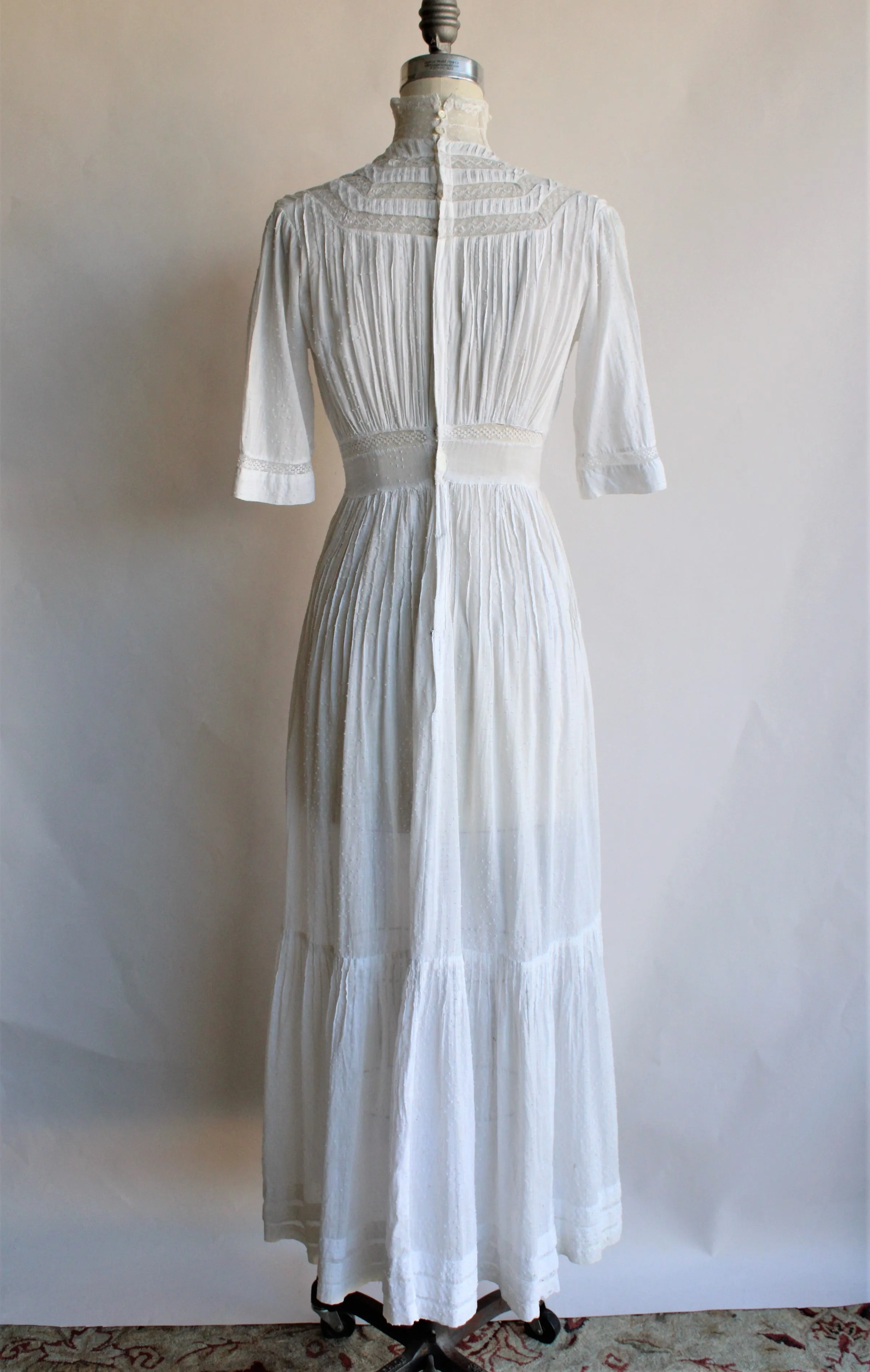 Antique Edwardian White Dress In Cotton and Lace