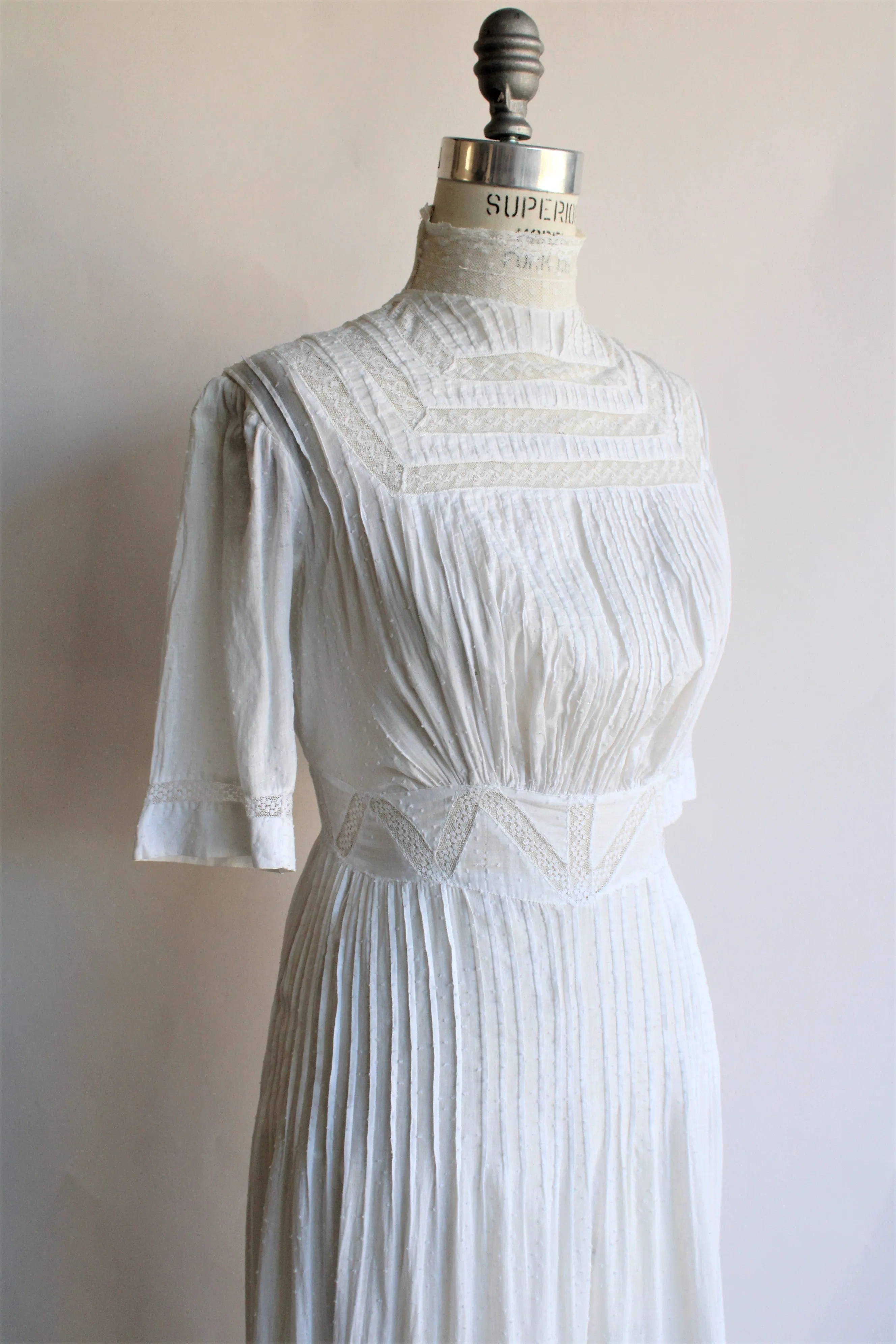 Antique Edwardian White Dress In Cotton and Lace