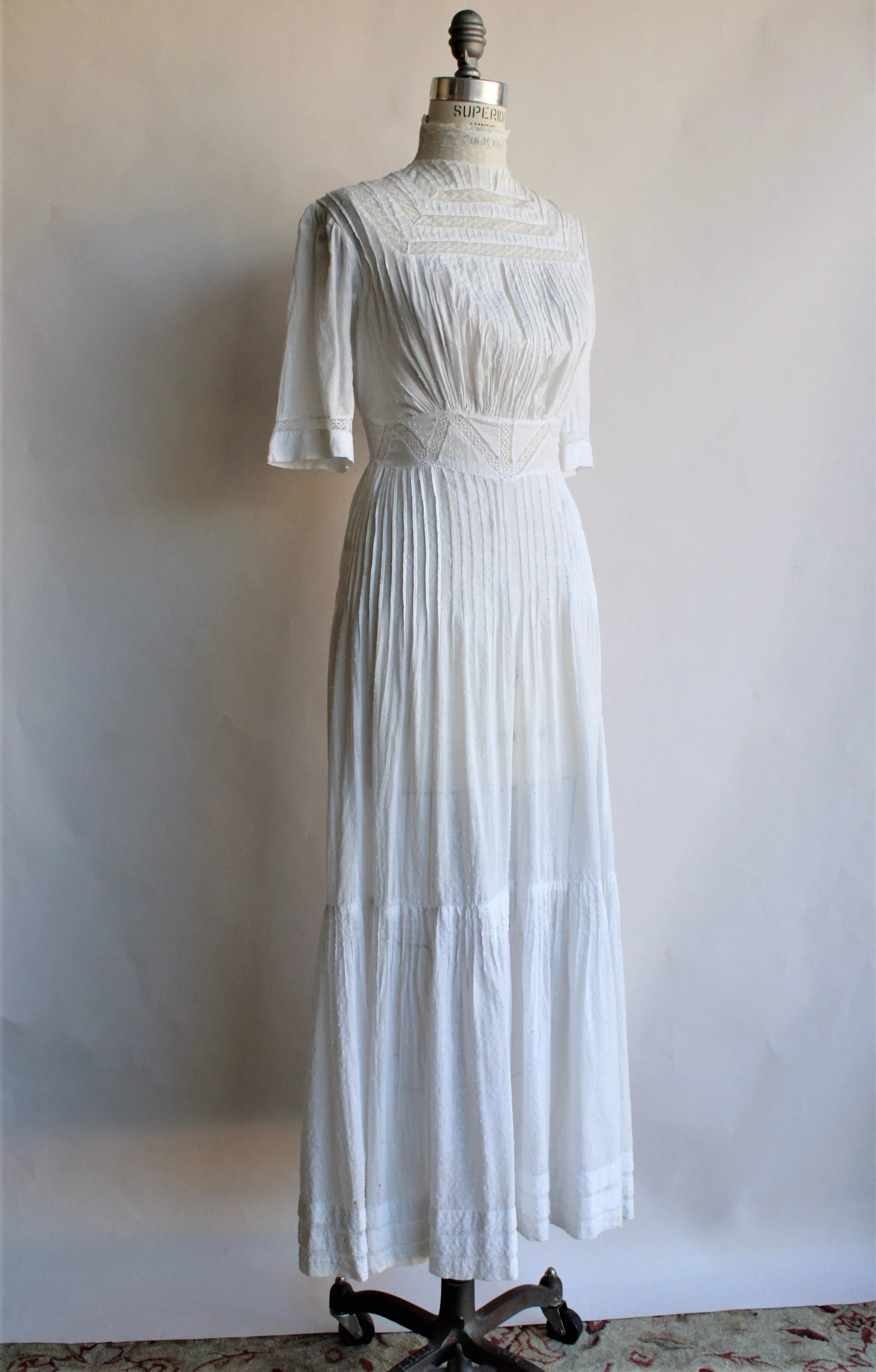 Antique Edwardian White Dress In Cotton and Lace